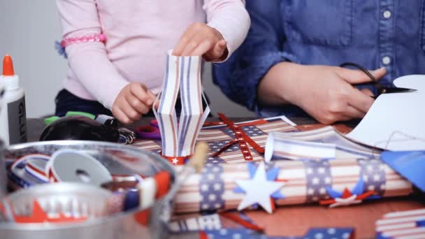 Step Step Mother Daughter Making Paper Lantern July 4Th Celebration — Stock Video