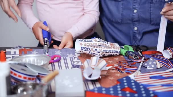 Step Step Mother Daughter Making Paper Lantern July 4Th Celebration — Stock Video