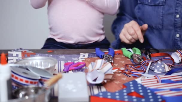 Krok Krokem Matka Dcera Takže Papírové Lucerny Pro Července Oslavy — Stock video