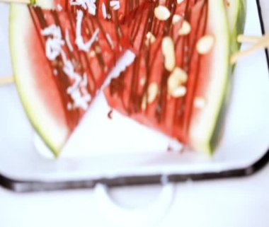 Adım adım. Çikolata ile süslenmiş karpuz dilimleri 