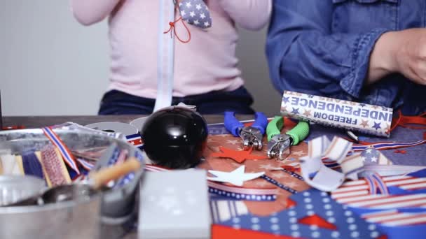 Paso Paso Madre Hija Haciendo Linterna Papel Para Celebración Del — Vídeos de Stock