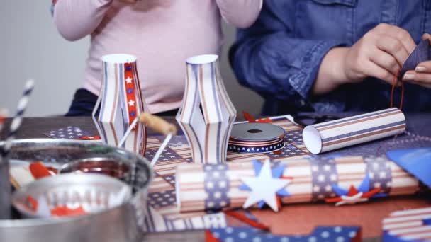 Passo Passo Mãe Filha Fazendo Lanterna Papel Para Celebração Julho — Vídeo de Stock