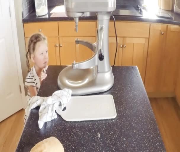 Passo Dopo Passo Madre Figlia Cottura Biscotti Zucchero Cucina — Video Stock