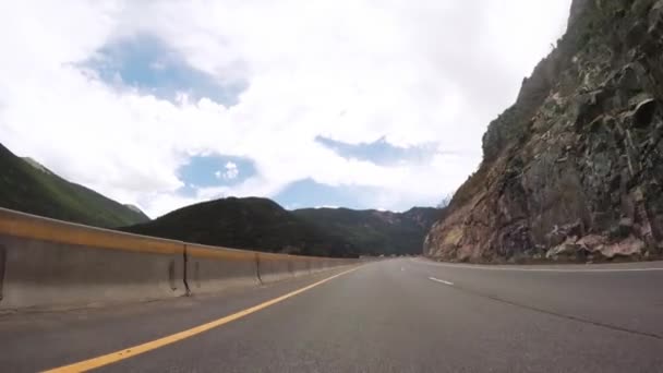 Οδήγηση με θέα στο βουνό — Αρχείο Βίντεο
