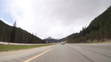 Dağ manzarası sürüş