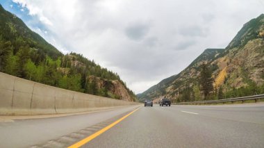 Batı Dağları I70 eyaletler arası otoyolda sürüş.