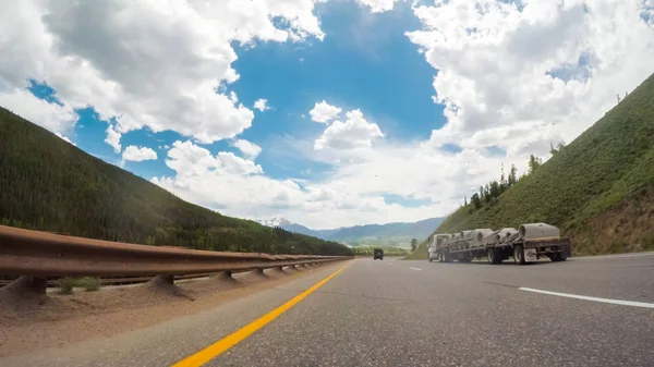 Denver Colorado Junio 2018 Conduciendo Hacia Oeste Través Las Montañas —  Fotos de Stock