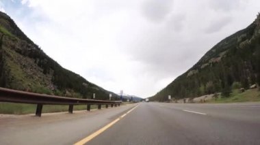 Dağ manzarası sürüş