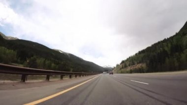 Dağ manzarası sürüş