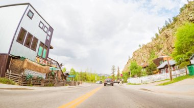 Estes Park, Colorado, ABD-Mayıs 27, 2018 - Estes park boyunca yazları sürüş..