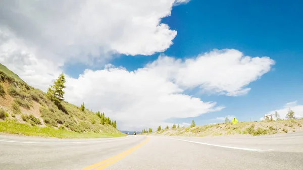 Driving Mountain Highway Lake Granby — Stock Photo, Image