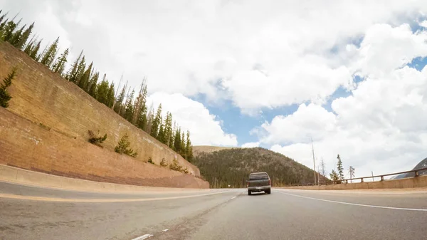 Conducir Por Carretera Montaña Sobre Berthoud Pass Verano —  Fotos de Stock