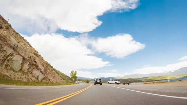 Driving Mountain Highway Lake Granby — Stock Photo, Image