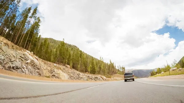 Dirigir Estrada Montanha Sobre Berthoud Pass Verão — Fotografia de Stock