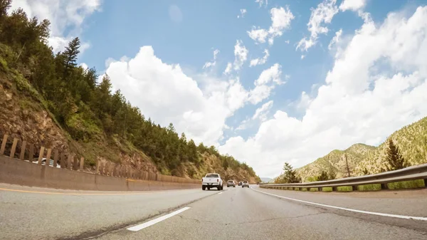 Fahren Auf Der Autobahn Den Bergen — Stockfoto