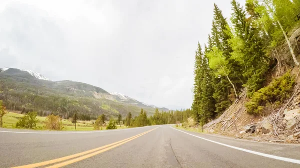 Dirigir Estrada Montanha Sobre Berthoud Pass Verão — Fotografia de Stock