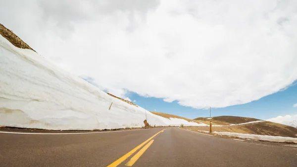 Dirigir Trail Ridge Road Fim Semana Abertura Temporada Rocky Mountain — Fotografia de Stock