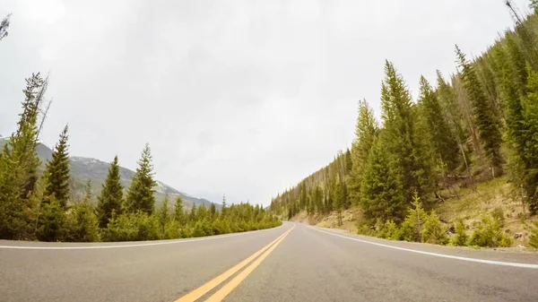 Dirigir Estrada Montanha Sobre Berthoud Pass Verão — Fotografia de Stock