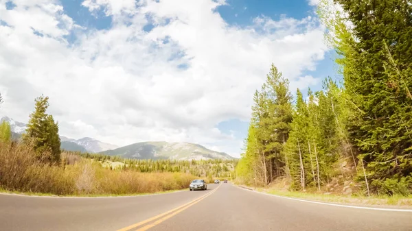 Rocky Mountain Mational Park Döşeli Yol Sürüş — Stok fotoğraf