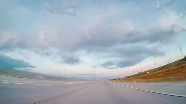 Prowadzenie Południe Autostradą Boulder Zachodzie Słońca — Zdjęcie stockowe