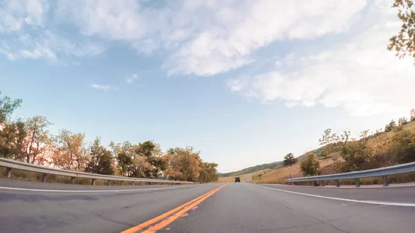 夕方エステス パークとボルダーの山道の運転 — ストック写真