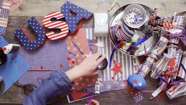 Paso Paso Madre Hija Haciendo Cuellos Paja Papel Estrellas Para — Vídeos de Stock