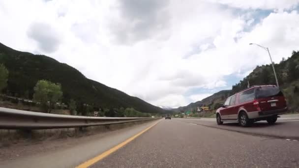 科罗拉多 2018年6月01日 驾驶西部通过山在州际公路 I70 — 图库视频影像