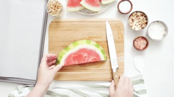 Stap Voor Stap Voorbereiden Van Ingrediënten Chocolade Overdekte Watermeloen Bijt — Stockvideo