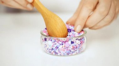 Renkli mor karışımı serpin 