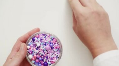 Renkli mor karışımı serpin 