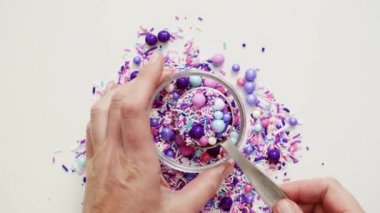 Renkli mor karışımı serpin 