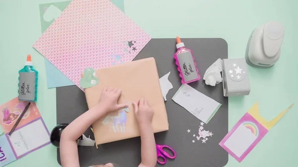 Regalo Decorazione Compleanno Dei Bambini Con Carta Artigianale — Foto Stock