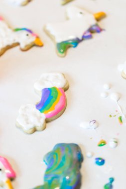 Tek boynuzlu at oyun tarihte kurabiye yapma çocuklar.