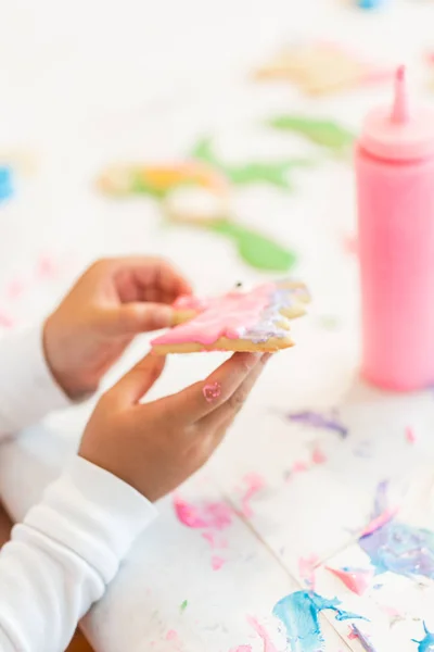 Kleine Meisjes Maken Van Unicorn Cookies Play Datum — Stockfoto