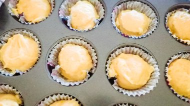 Adım adım. Vanilyalı kek pişirme.