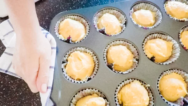 Schritt Für Schritt Backen Von Vanille Cupcakes — Stockfoto