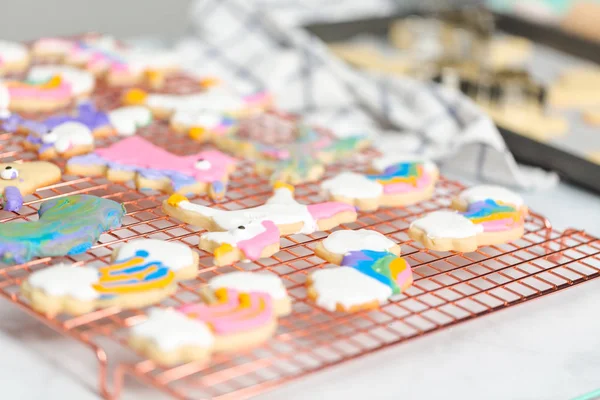 Biscoitos Açúcar Forma Unicórnio Decorados Por Crianças Com Cereja Real — Fotografia de Stock