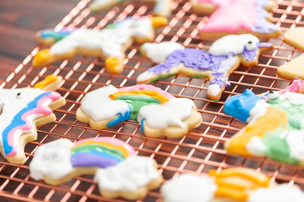 Biscuits Sucre Forme Licorne Décorés Par Des Enfants Avec Glaçage — Photo