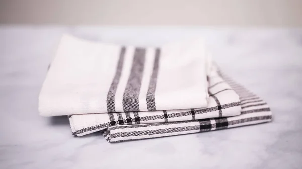 Blck Witte Patroon Papieren Handdoeken Vouwen Marmeren Oppervlak — Stockfoto