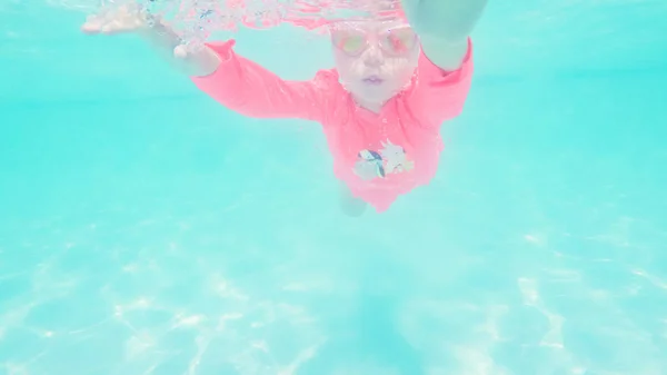 Little Girl Having Fun Swimming Outdoor Pool Summer — Stock Photo, Image