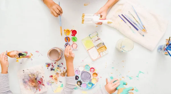 Paso Paso Niñas Pintando Papel Mache Unicornio Con Pintura Acrílica —  Fotos de Stock