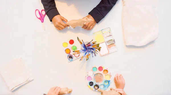 Paso Paso Niñas Pintando Papel Mache Unicornio Con Pintura Acrílica — Foto de Stock