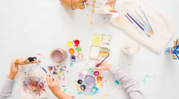 Paso Paso Niñas Pintando Papel Mache Unicornio Con Pintura Acrílica —  Fotos de Stock