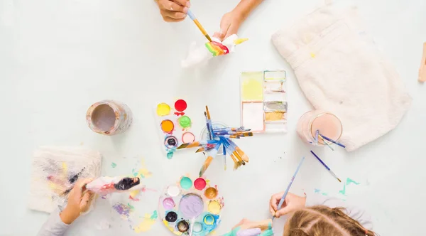 Paso Paso Niñas Pintando Papel Mache Unicornio Con Pintura Acrílica —  Fotos de Stock