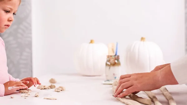 Krok Krokem Matka Dcera Zdobení Řemeslo Halloween Dýně Motivem Jednorožce — Stock fotografie