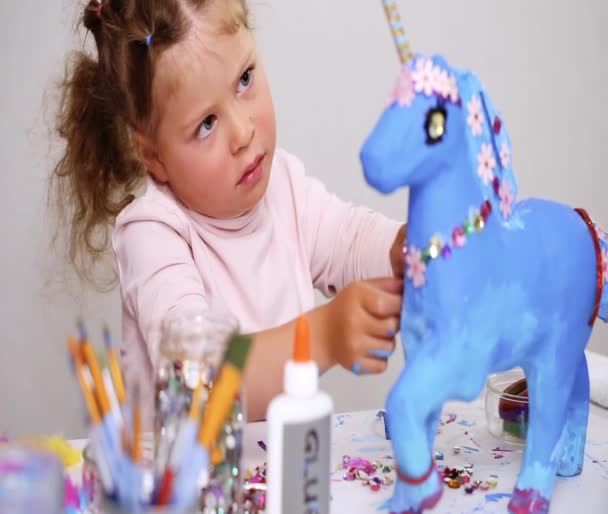 Step Step Little Girl Decorating Paper Mache Unicorn Jewels Paper — Stock Video