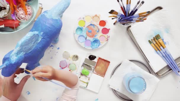 Paso Paso Papel Pintura Mache Unicornio Con Pintura Azul — Vídeos de Stock
