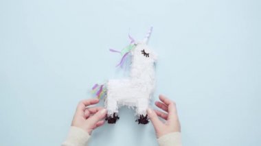 Küçük tek boynuzlu at pinata çocukların Doğum günü partisi için