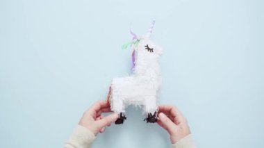 Küçük tek boynuzlu at pinata çocukların Doğum günü partisi için