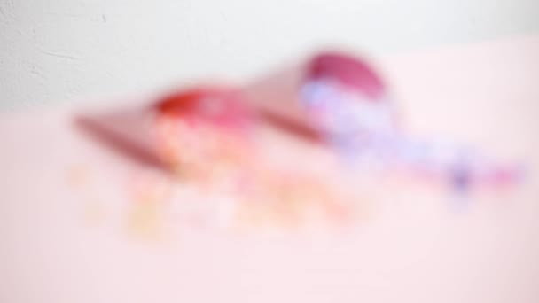 Mistura Polvilhe Colorido Fundo Rosa — Vídeo de Stock